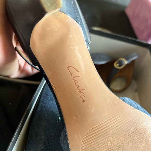 Elegant Black Women's Heels - Picture 3 of 5